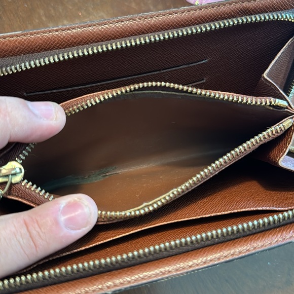Louis Vuitton Monogram Long Zip Wallet - Picture 4 of 9